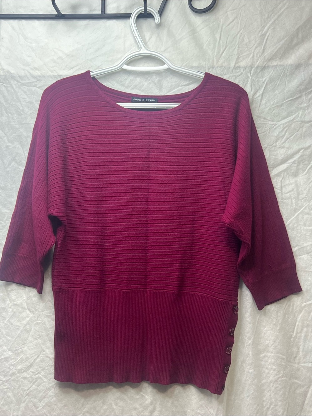 Cable & Gauge Burgundy Ribbed Knit Pullover Sweater, Beautiful Button, L